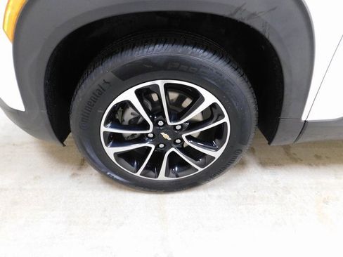Used 2025 Chevrolet TrailBlazer LT image 11