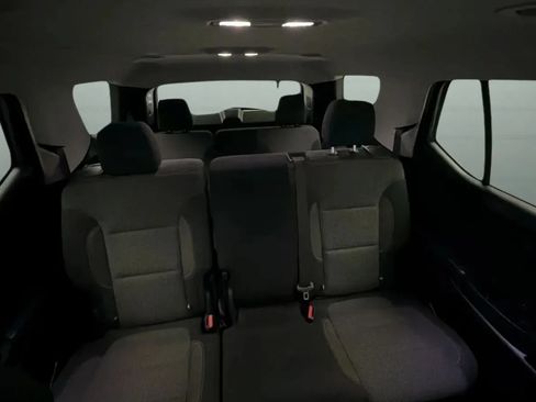 Used 2021 Chevrolet Traverse LS FWD image 19