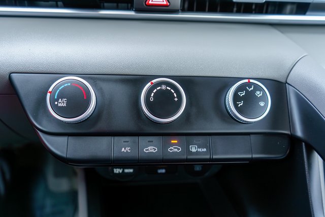 Used 2024 Hyundai Elantra SE FWD image 25