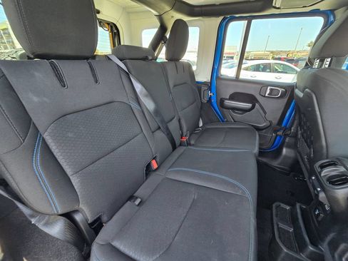 Used 2021 Jeep Wrangler Unlimited Rubicon 4xe w/ Cold Weather Group AWD/4WD image 11