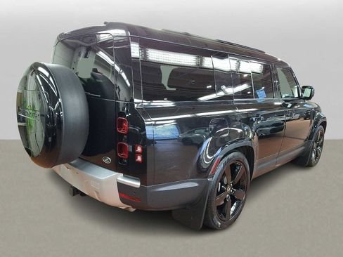 Used 2023 Land Rover Defender 130 SE image 5