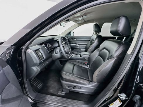 Used 2023 Nissan Pathfinder SL w/ Black Appearance Package FWD image 13