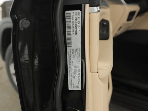 New 2026 Jeep Grand Cherokee Limited RWD image 8
