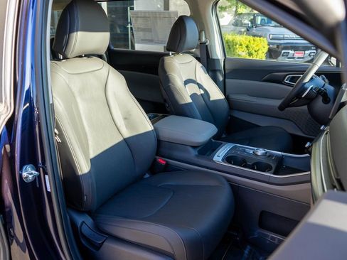 New 2026 Kia Carnival LXS FWD image 9