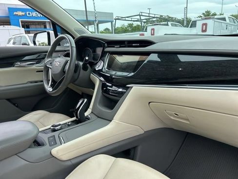Used 2021 Cadillac XT6 Premium Luxury FWD image 39