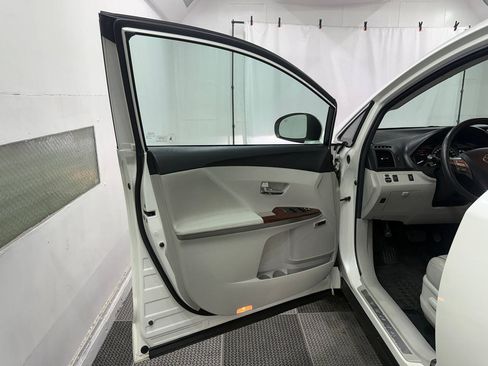 Used 2010 Toyota Venza AWD image 31