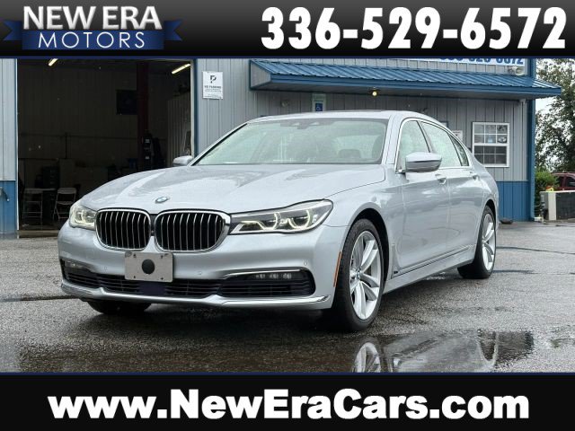 Used 2017 BMW 750i xDrive AWD/4WD image 1