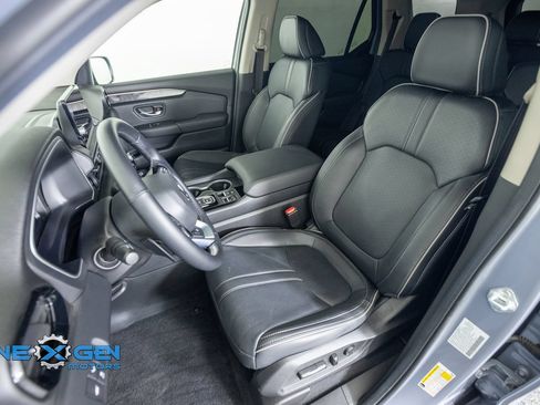 Used 2025 Honda Pilot Elite image 25