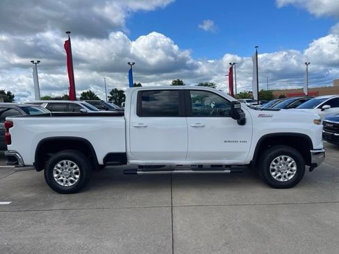Used 2024 Chevrolet Silverado 2500 LT AWD/4WD image 7