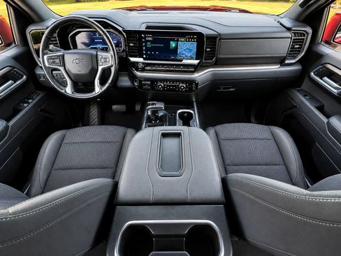 Used 2022 Chevrolet Silverado 1500 RST w/ Z71 Off-Road Package AWD/4WD image 2