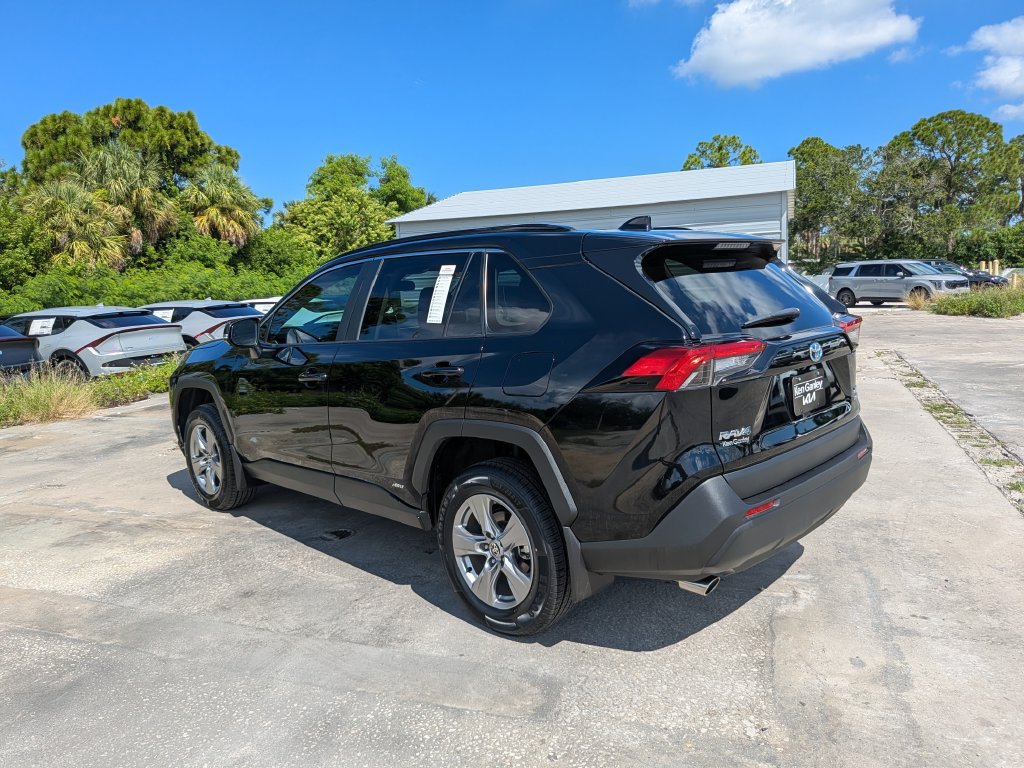 Used 2024 Toyota RAV4 XLE AWD/4WD image 6