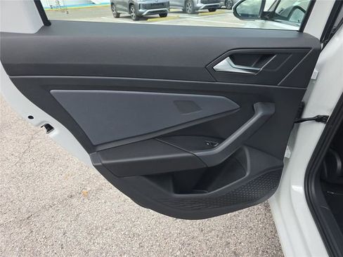 New 2026 Volkswagen Jetta SE image 9