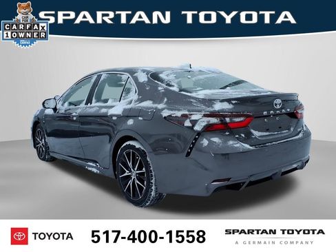 Used 2024 Toyota Camry SE image 9