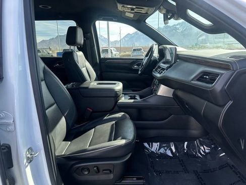 Used 2023 Chevrolet Suburban Premier AWD/4WD image 17