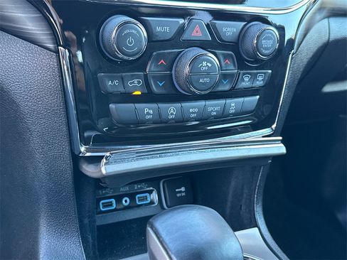 Certified 2021 Jeep Grand Cherokee Laredo X image 30