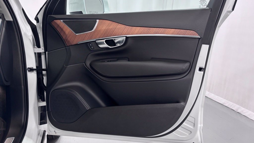 Certified 2025 Volvo XC90 T8 Plus w/ Protection Package Premier AWD/4WD image 20