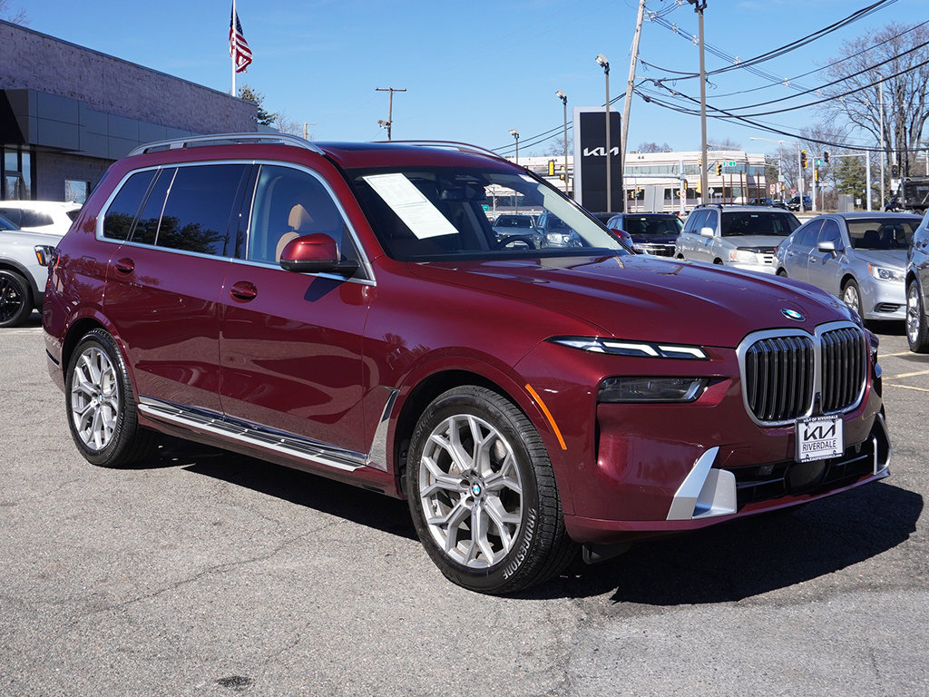 Used 2024 BMW X7 xDrive40i w/ Premium Package AWD/4WD image 2