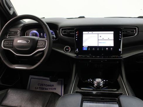 Used 2024 Jeep Wagoneer L Series II image 24