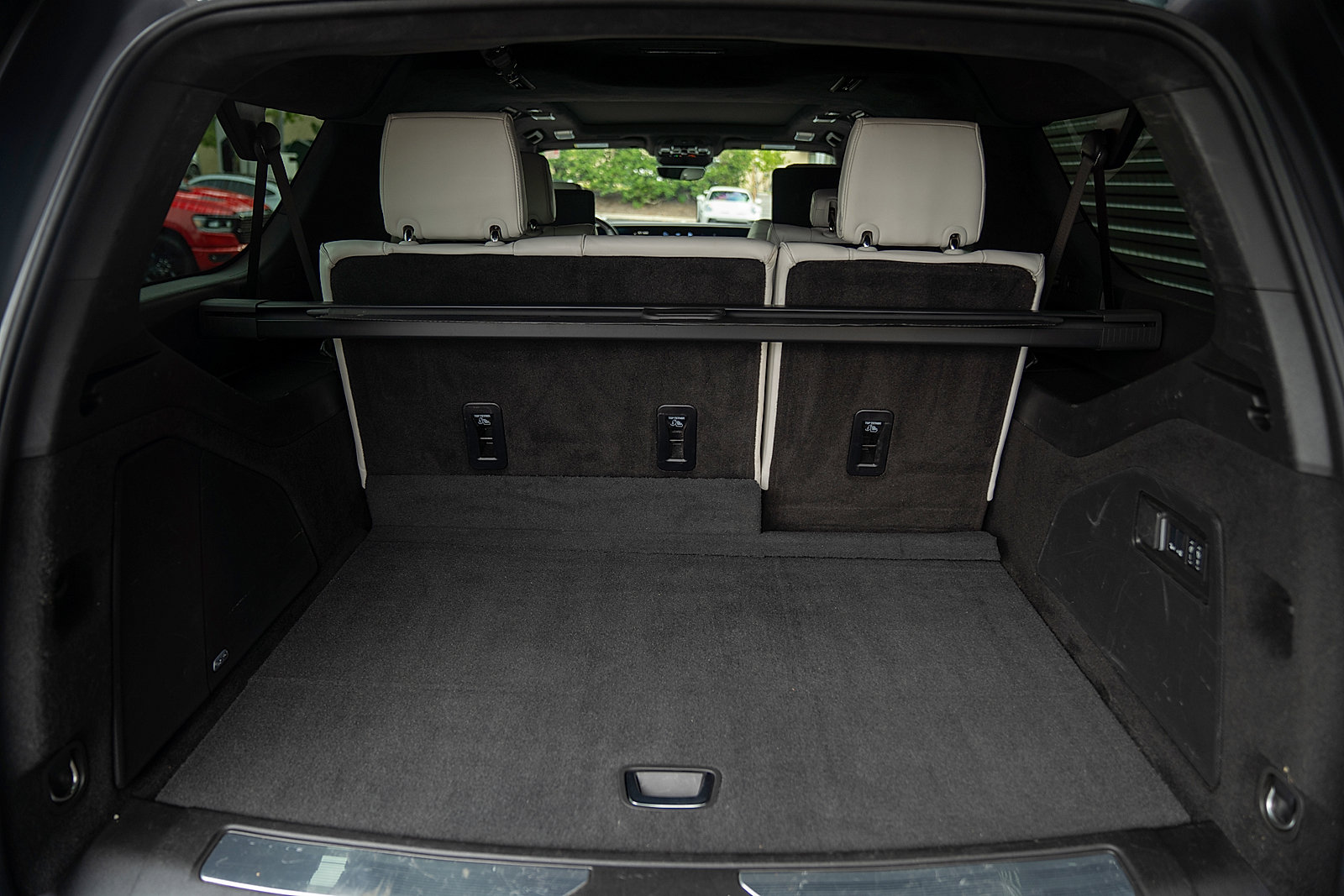 Used 2025 Cadillac Escalade ESV V AWD/4WD image 22