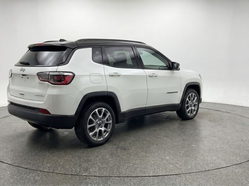 Used 2025 Jeep Compass Limited image 9