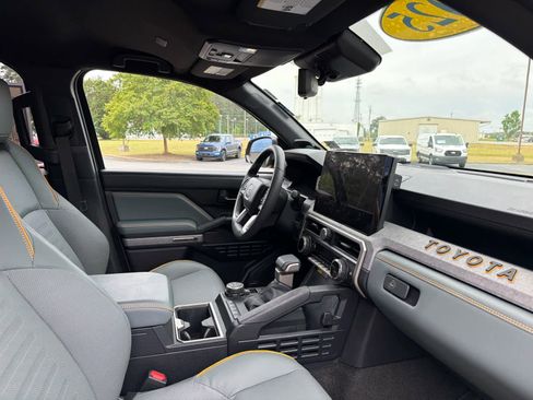 Used 2025 Toyota 4Runner Trailhunter AWD/4WD image 9