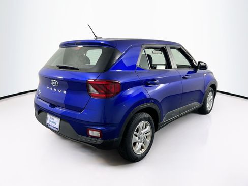 Used 2023 Hyundai Venue SE FWD image 5