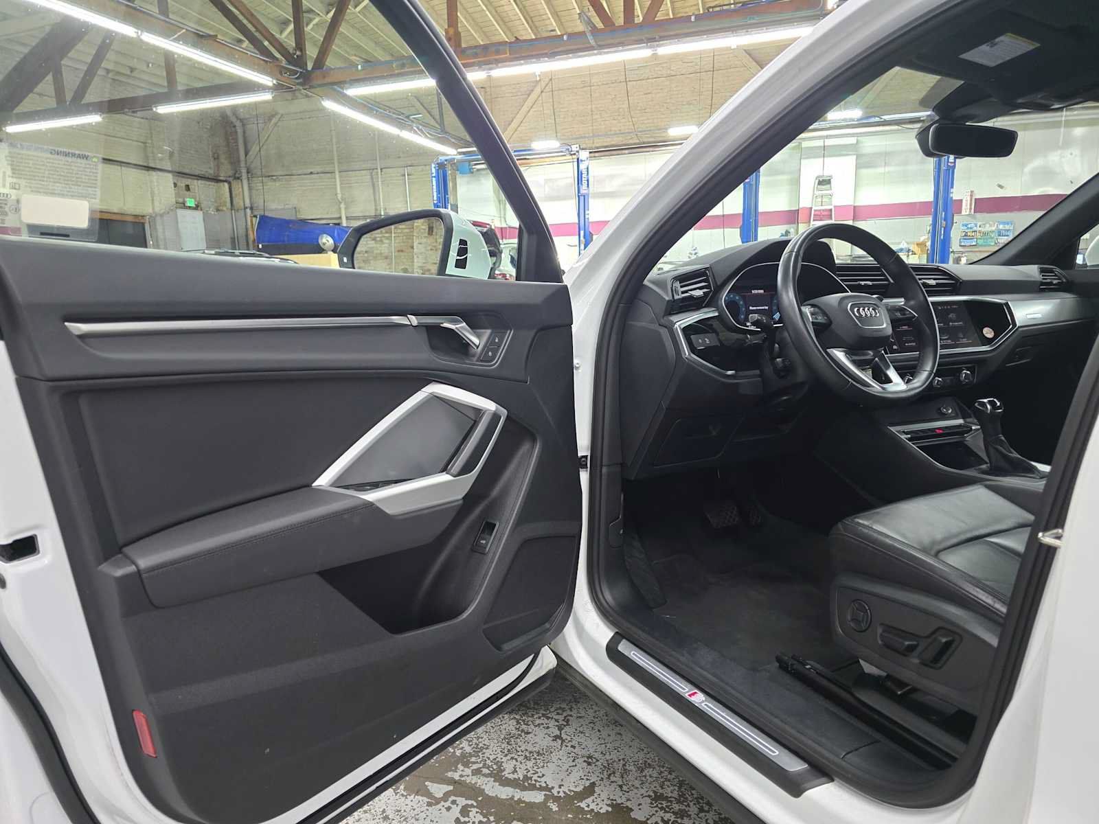 Used 2025 Audi Q3 2.0T Premium AWD/4WD image 19