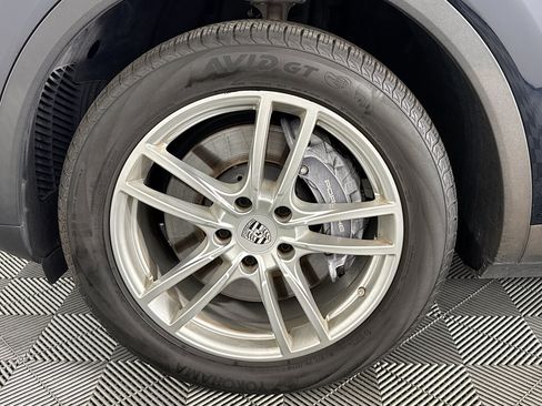 Used 2022 Porsche Cayenne AWD/4WD image 35