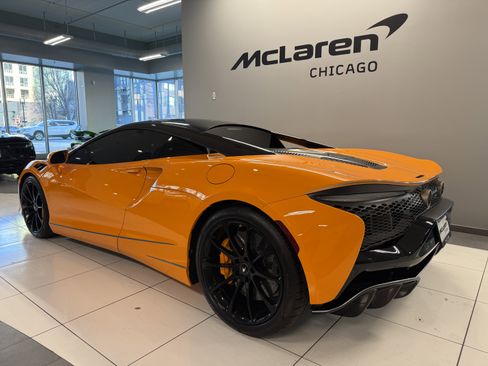 Used 2023 McLaren Artura image 3