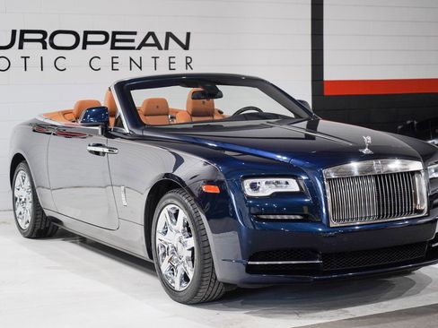 Used 2017 Rolls-Royce Dawn image 30