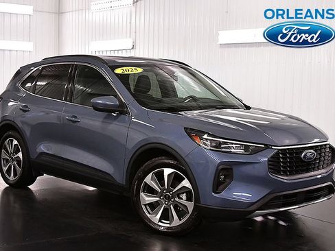 Used 2025 Ford Escape Platinum FWD image 1