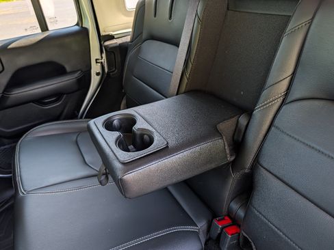Used 2023 Jeep Wrangler Unlimited Sahara w/ Cold Weather Group AWD/4WD image 19