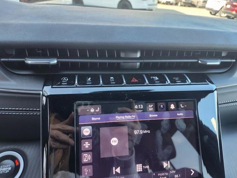 Used 2025 Jeep Grand Cherokee Altitude image 13