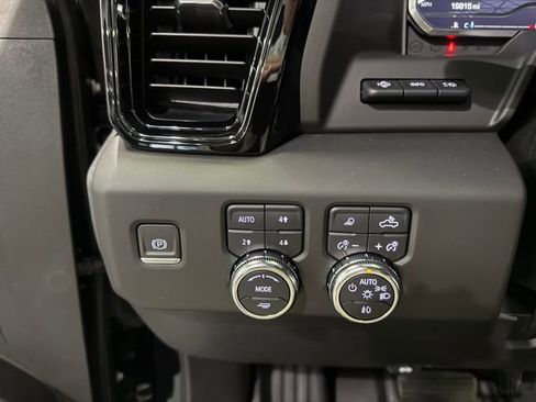 Used 2024 GMC Sierra 2500 AT4 w/ AT4 Premium Plus Package image 28