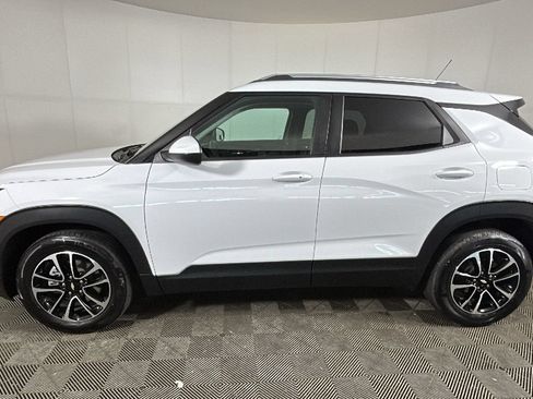 Used 2025 Chevrolet TrailBlazer LT FWD image 6