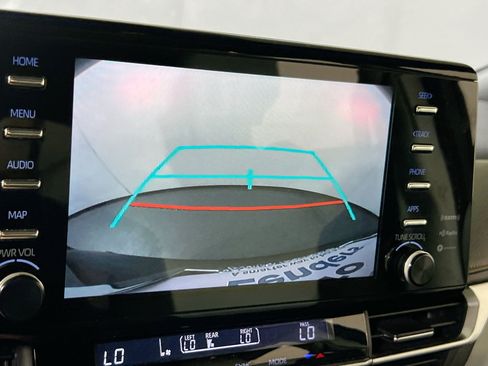 Used 2022 Toyota Sienna XSE AWD/4WD image 13