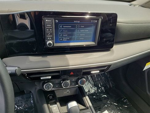 New 2025 Nissan Kicks S image 7