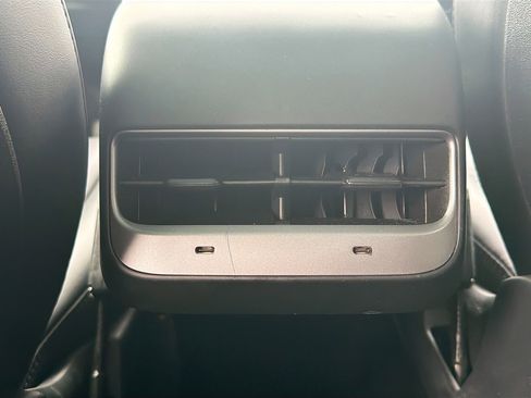 Used 2021 Tesla Model Y Long Range AWD/4WD image 26