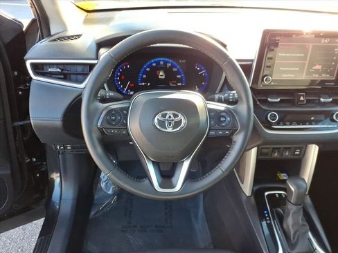 Certified 2022 Toyota Corolla Cross XLE image 12