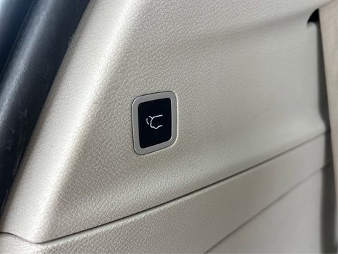 Used 2021 Chrysler Pacifica Touring-L image 19