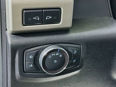 Used 2019 Ford F350 Lariat w/ Chrome Package image 10