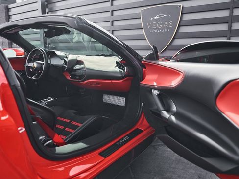 Used 2022 Ferrari SF90 Spider image 35