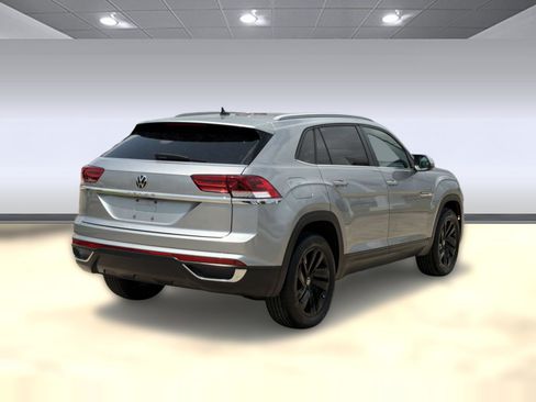 Used 2022 Volkswagen Atlas Cross Sport SE FWD image 9