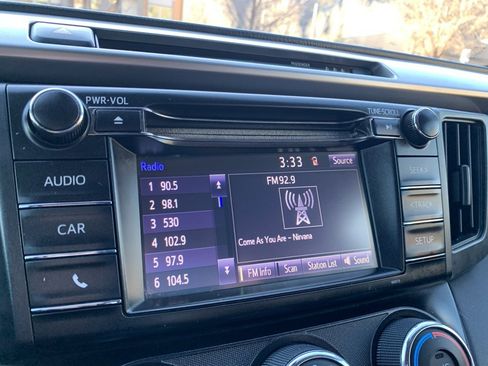 Used 2017 Toyota RAV4 LE image 19