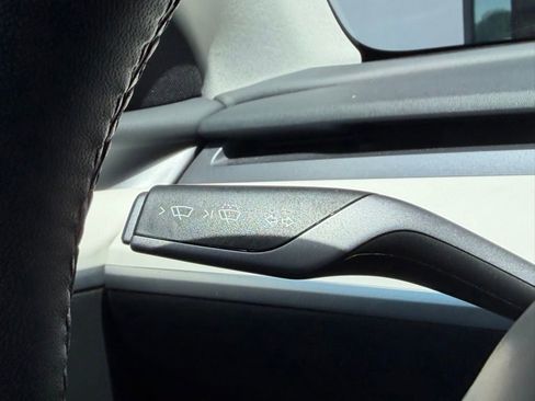 Used 2023 Tesla Model Y Long Range AWD/4WD image 18