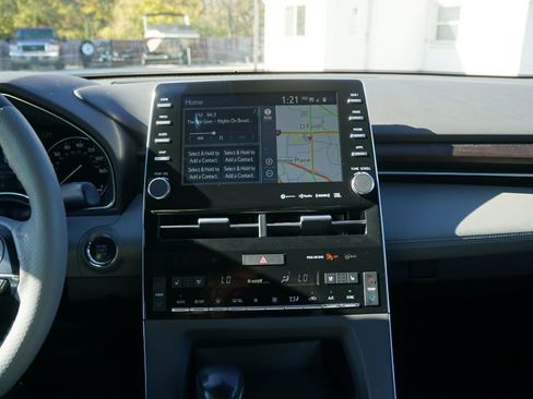 Used 2021 Toyota Avalon Limited image 8