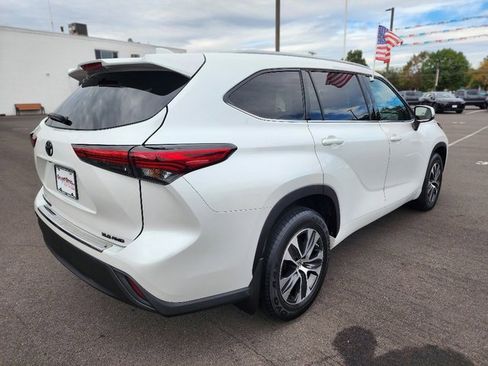 Used 2022 Toyota Highlander XLE image 7