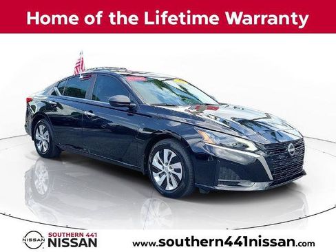 Certified 2025 Nissan Altima 2.5 S FWD image 1