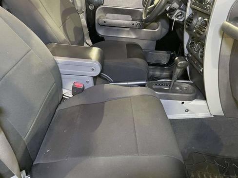 Used 2007 Jeep Wrangler Unlimited Sahara AWD/4WD image 22