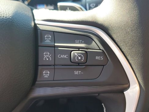 New 2025 Jeep Grand Cherokee Altitude image 31